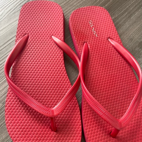 3 pair Old Navy Flip Flops - Picture 2 of 5